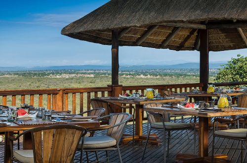 ulusaba-safari-lodge-treehouse-suite-deck-dining