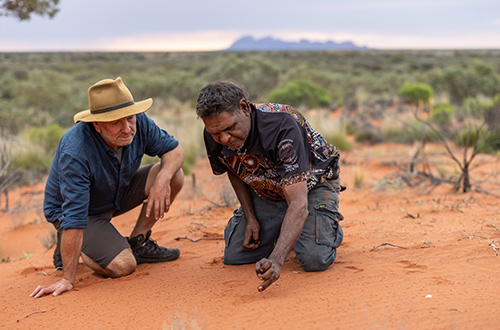 twc-signature-walk-day3-garratt-with-anangu-uluru-kata-tjuta-australia-credit-twc