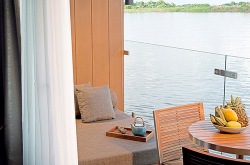 aqua-mekong-balcony-design-suite-outdoor