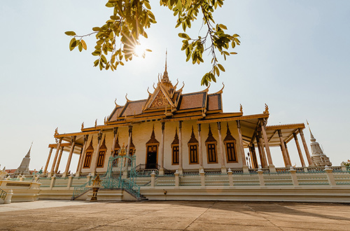 royal-palace-cambodia-panorama