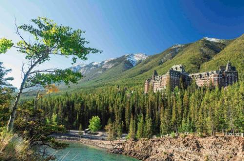 fairmont-banff-springs-hotel-exterior-mountain-view-canadian-rockies-canada