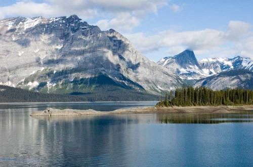 kananaskis-country-lake-snow-capped-mountain-canadian-rockies-canada