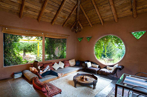 lounge-area-hotel-altiplanico-cajon-del-maipo-san-alfonso-chile-bookingcom