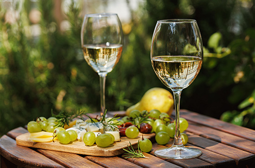 wine-shutterstock2705335597