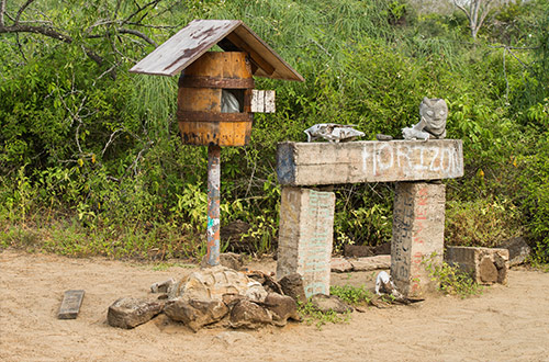 floreana-island-galapagos-ecuador-mail-box-in-post-office-bay