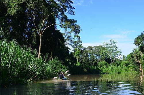 mandi-cocha-lake-canoe