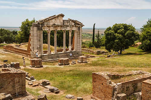 ruins-of-the-ancient-apollonia-town-albania