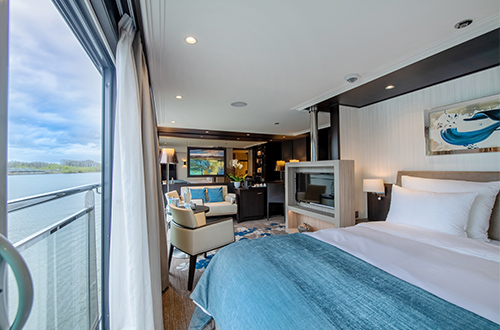 avalon-suite-ship-royal-suite-bedroom