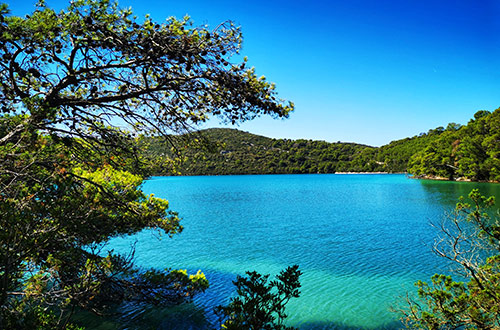blue-lake-in-mljet-national-park-croatia-shutterstock2130581537