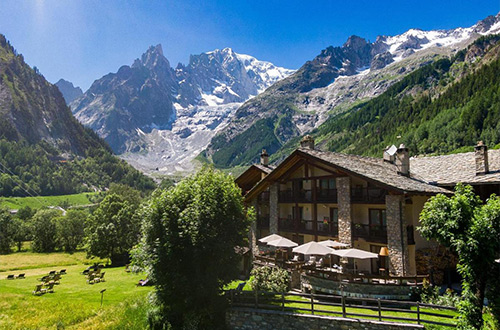 auberge-de-la-maison-courmayeur-italy-exterior