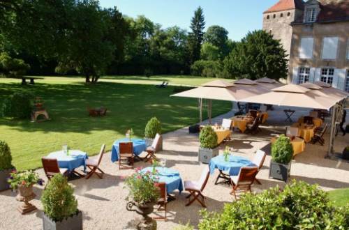 chateau-de-vault-de-lugny-france-outdoor-garden-terrace-lounge-area