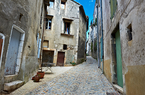 cobblestone-streets-viviers-france