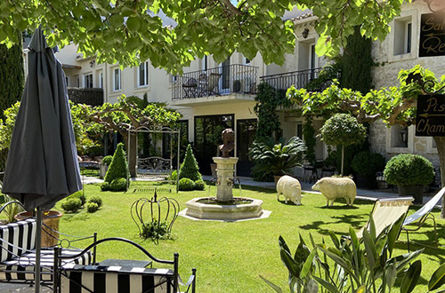 hotel-gounod-saint-remy-de-provence-france-garden