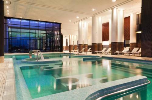 hotel-barrie-re-le-grand-enghien-les-bains-france-pool