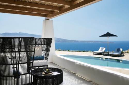 santo-maris-oia-luxury-suites-and-spa-pool-lounge-greece-santorini
