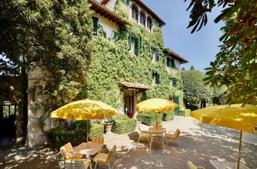 villa-le-barone-tuscany-outdoor-seating-tuscany-vineyards