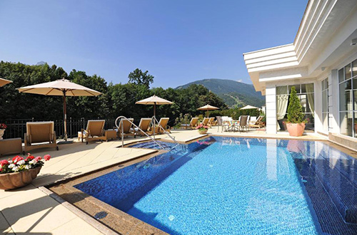 grand-hotel-lienz-outdoor-pool