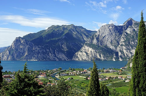 lake-garda-mountain-views