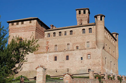 castle-of-grinzan-cavour-italy
