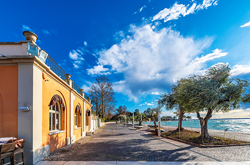 bardolino-town-verona-veneto-italy