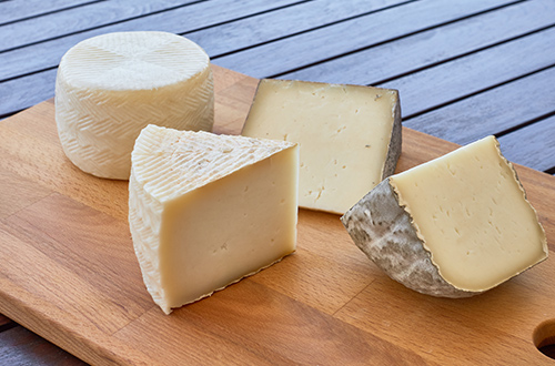 cheeses-abuzzo-italy-shutterstock2533921989