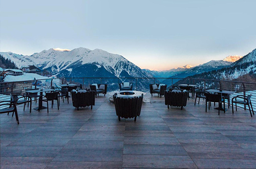 le-massif-hotel-and-lodge-courmayeur-italy-terrace