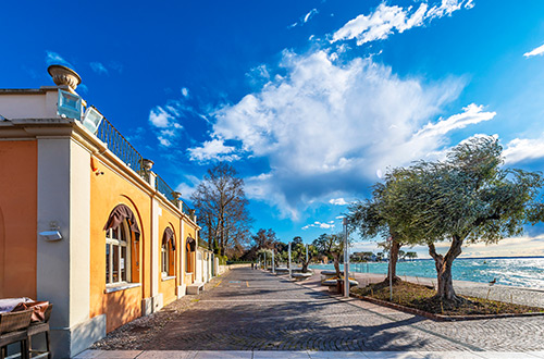 lungolago-di-bardolino-veneto-italy