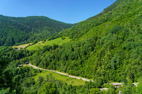 passo-del-mortirolo-sondrio-lombardy-italy-mountain-view