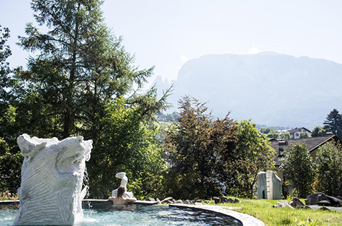 romantik-hotel-turm-swimming-pool-schlern-italy