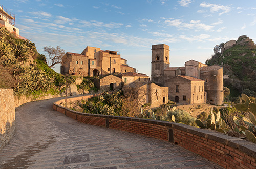 palazzolo-acreide-syracuse-sicily-italy