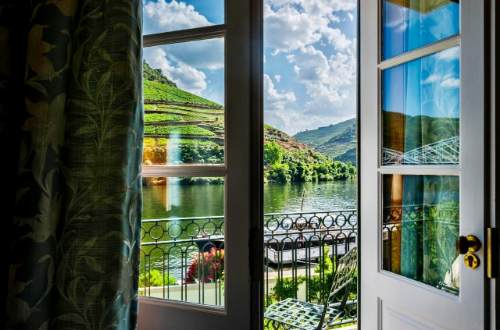 vintage-house-hotel-portugal-river-mountain-douro-valley