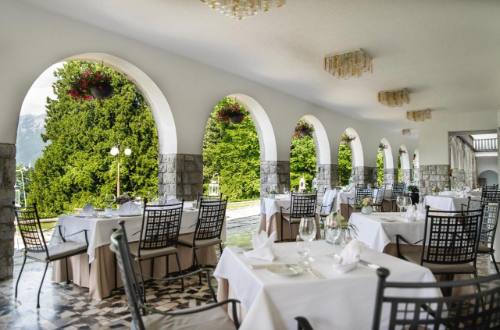 vila-bled-slovenia-terrace-dining