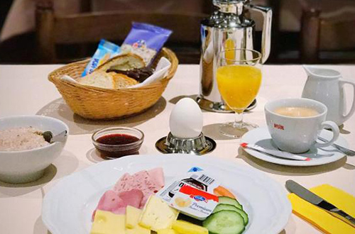 hotel-alfa-soleil-kandersteg-breakfast