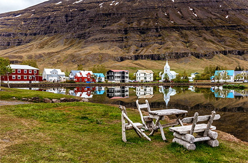 seydisfjordur-iceland-village-colourful-houses