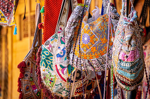 bags-selling-in-market-india