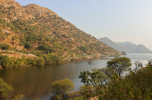 bahubali-hill-badi-lake-udaipur-rajasthan-india
