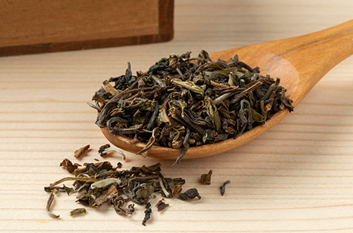 dried-tea-leaves-darjeeling-west-bengal-india