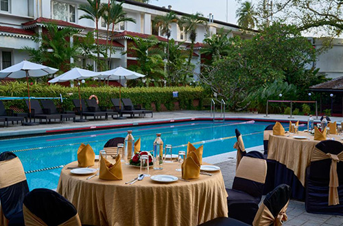 poolside-dining-casino-hotel-kochi-kerala-india