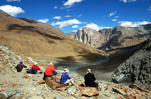 trekkers-during-a-break-ladakh-india