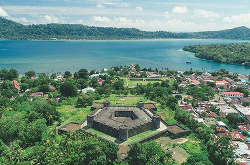 spice-island-indonesia-fort-belgica-aerial-shot
