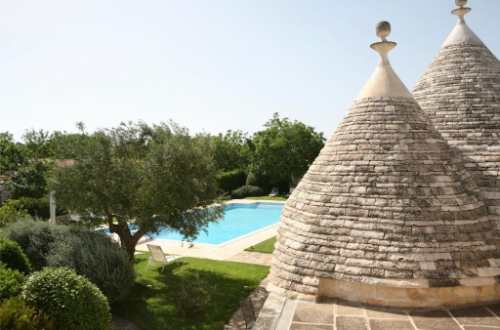 abate-masseria-_exterior-pool-puglia-alberobello-italy