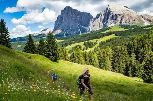 seiser-alm-dolomite-plateau-italy