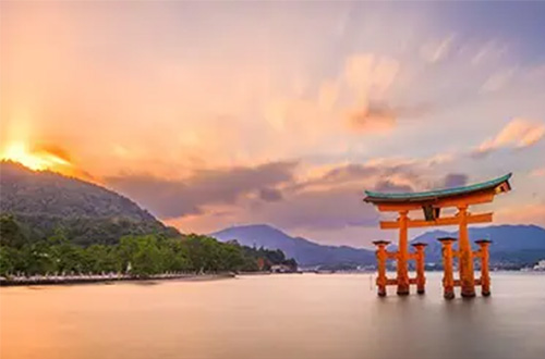 iitukushima-shrine-over-water-japan
