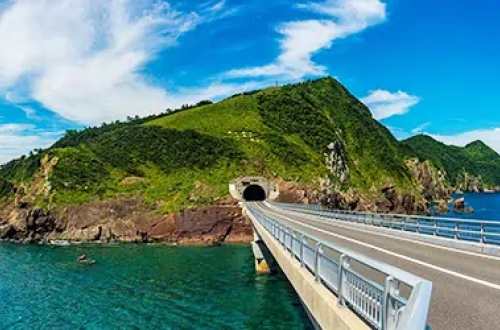 bridge-heading-to-tunnel-shimokoshikiji-japan