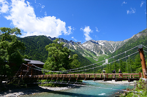 chubu-sangaku-national-park-nagano-japan-suspension-bridge