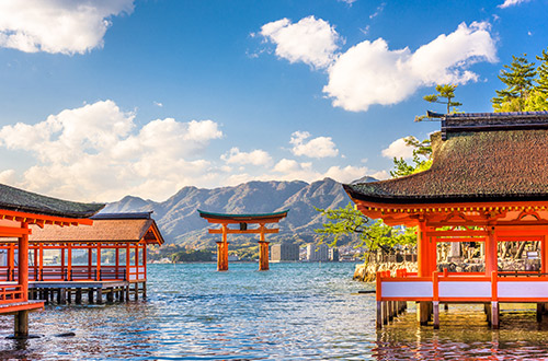 floating-shrine-hatsukaichi-miyajima-hiroshima-japan