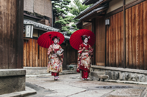gion-higashiyama-district-geisha-kyoto-japan