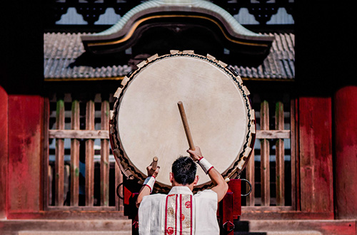 man-hitting-the-drum-japan