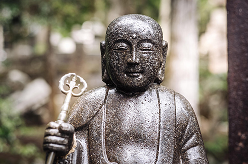 jizo-statues-okunoin-cemetery-koyasan-wakayama-japan-shutterstock_738167149