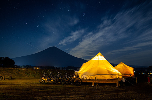 mountain-hut-glamping-tent-night
